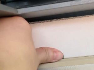 Tháo rèm cầu vồng để giặt