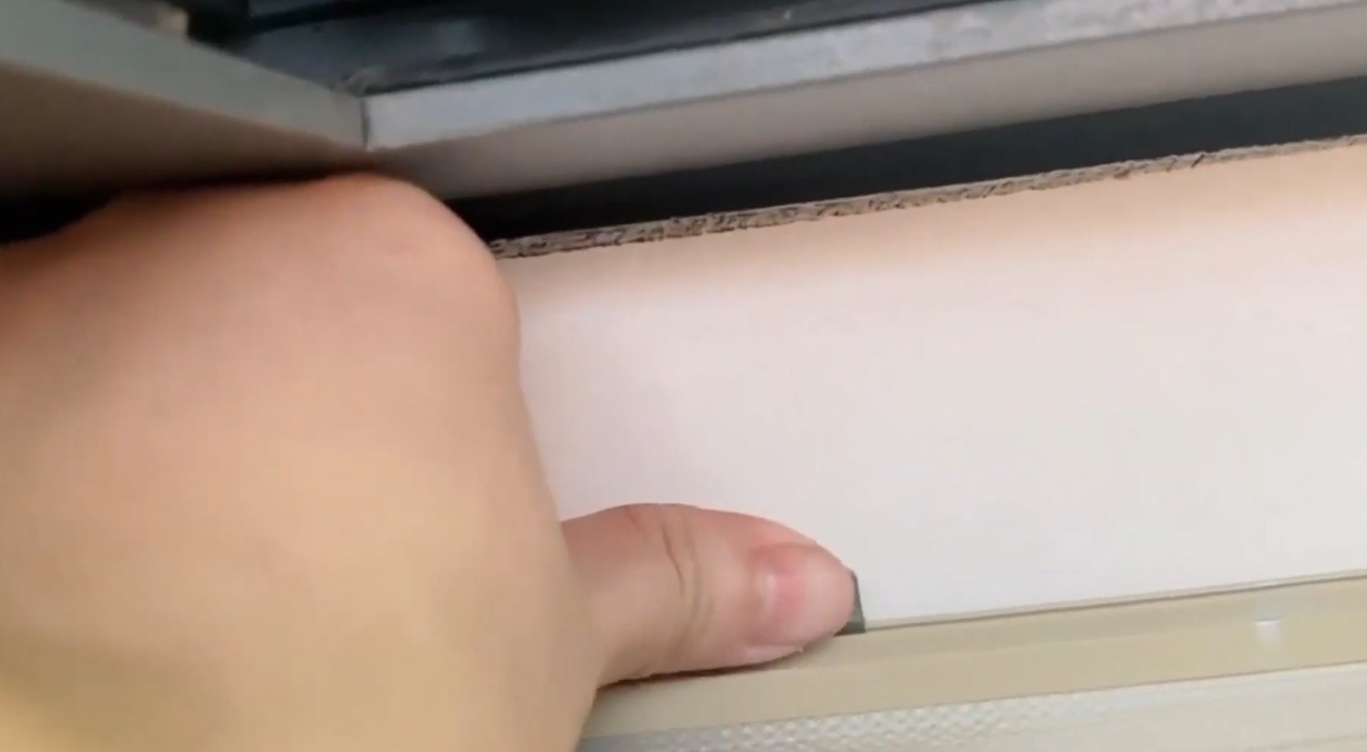 Tháo rèm cầu vồng để giặt